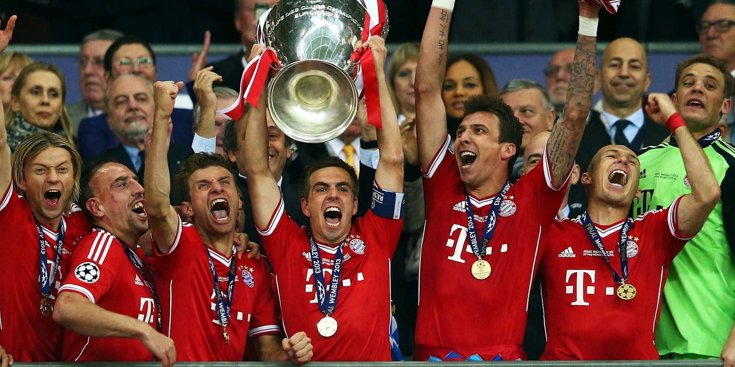 2013 - 2014 Bayern Munich
Home - Champions Leauge Winning - Retro Jersey Long Sleeve