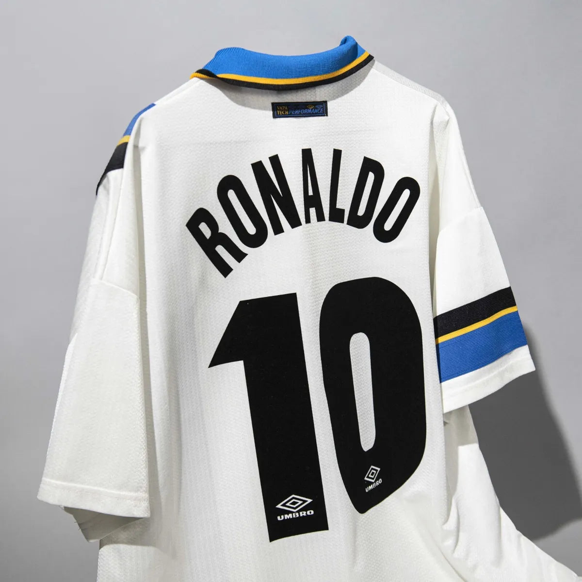 1997 - 1998 Inter Milan Away - Retro Jersey - Ronaldo 10 Print