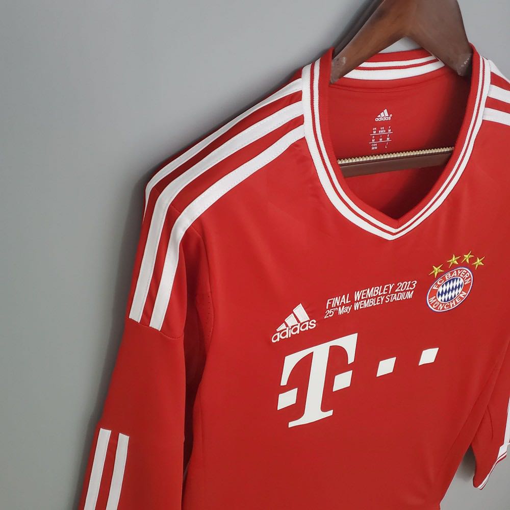 2013 - 2014 Bayern Munich
Home - Champions Leauge Winning -  Retro Jersey Long Sleeve