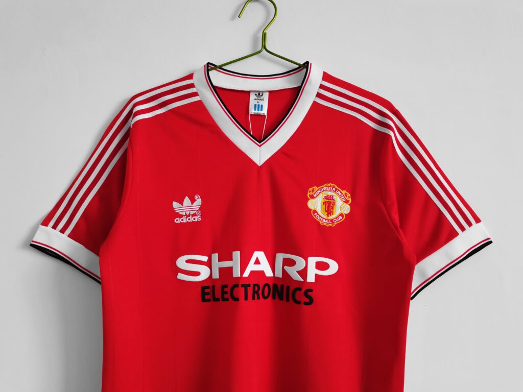 1983 Manchester United Home - Retro Jersey